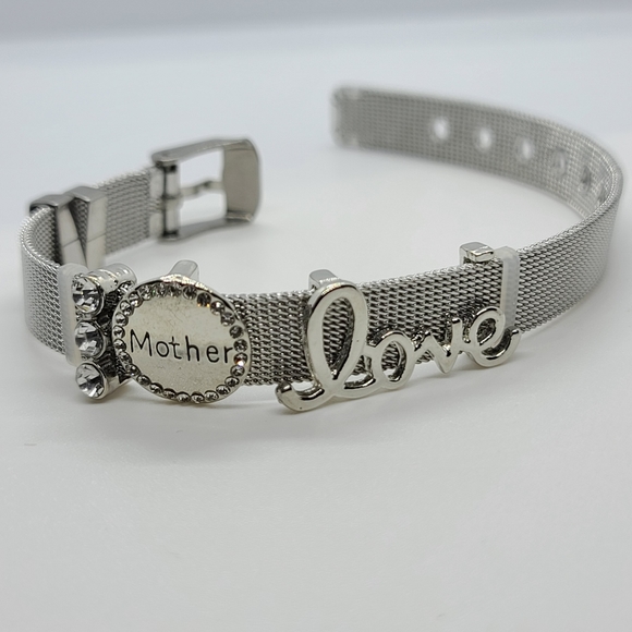 Bracelets - Picture 3 of 8